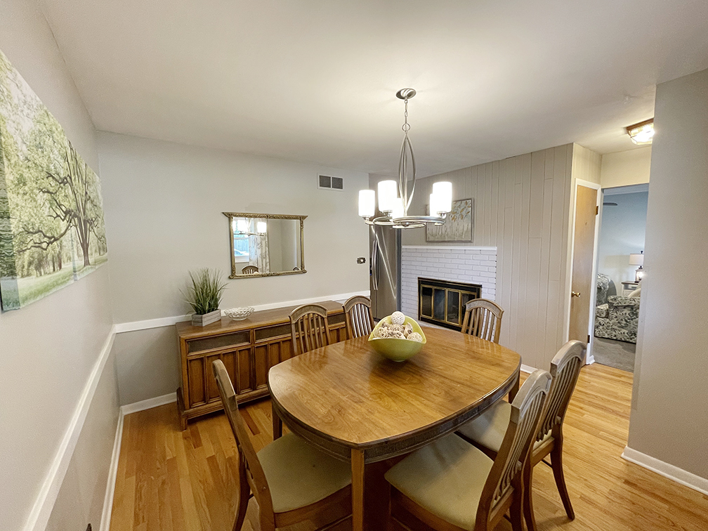 1900 Country Knoll Lane