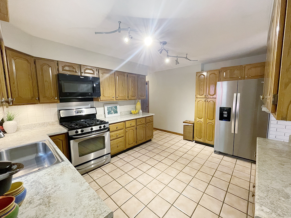 1900 Country Knoll Lane
