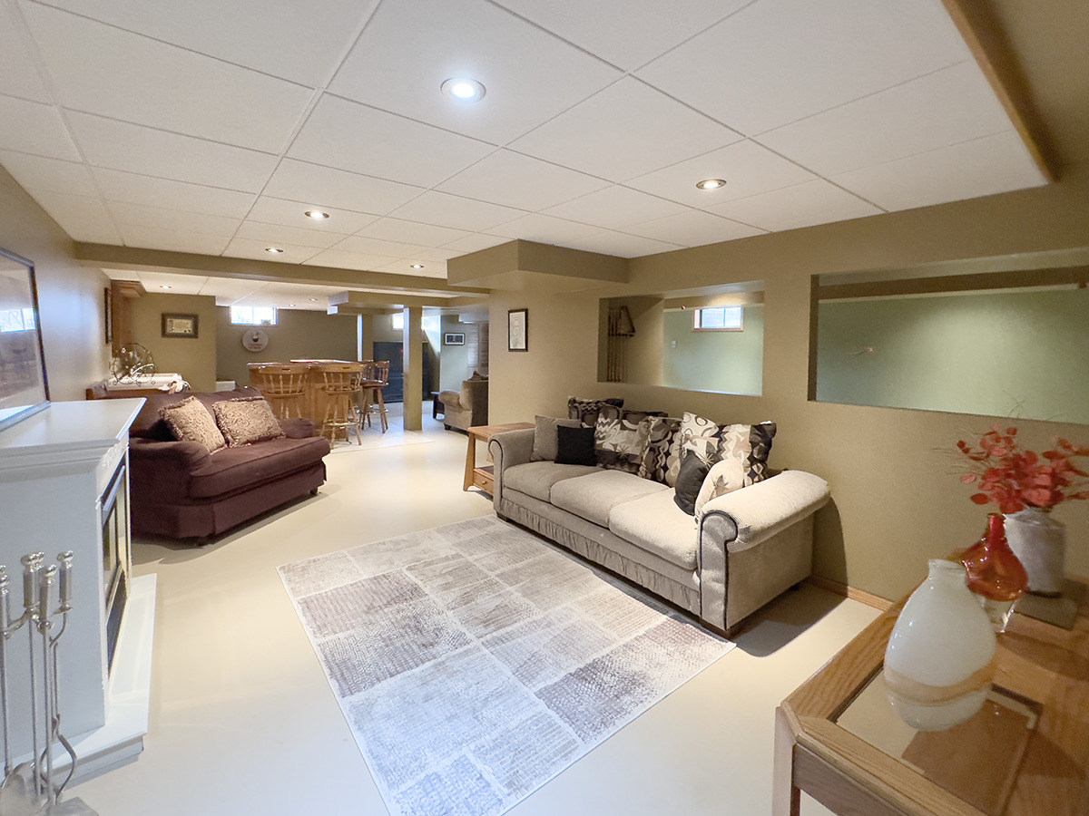 9N850 Channel Court
