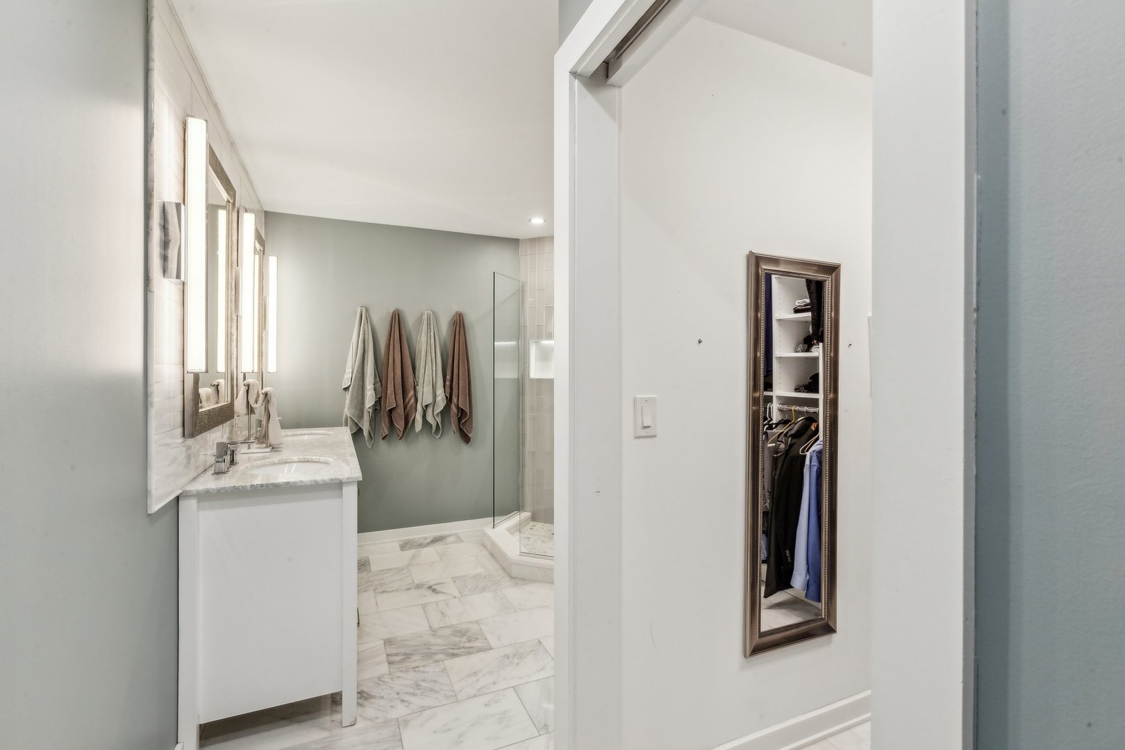 1419 Clybourne Street Unit: 1419