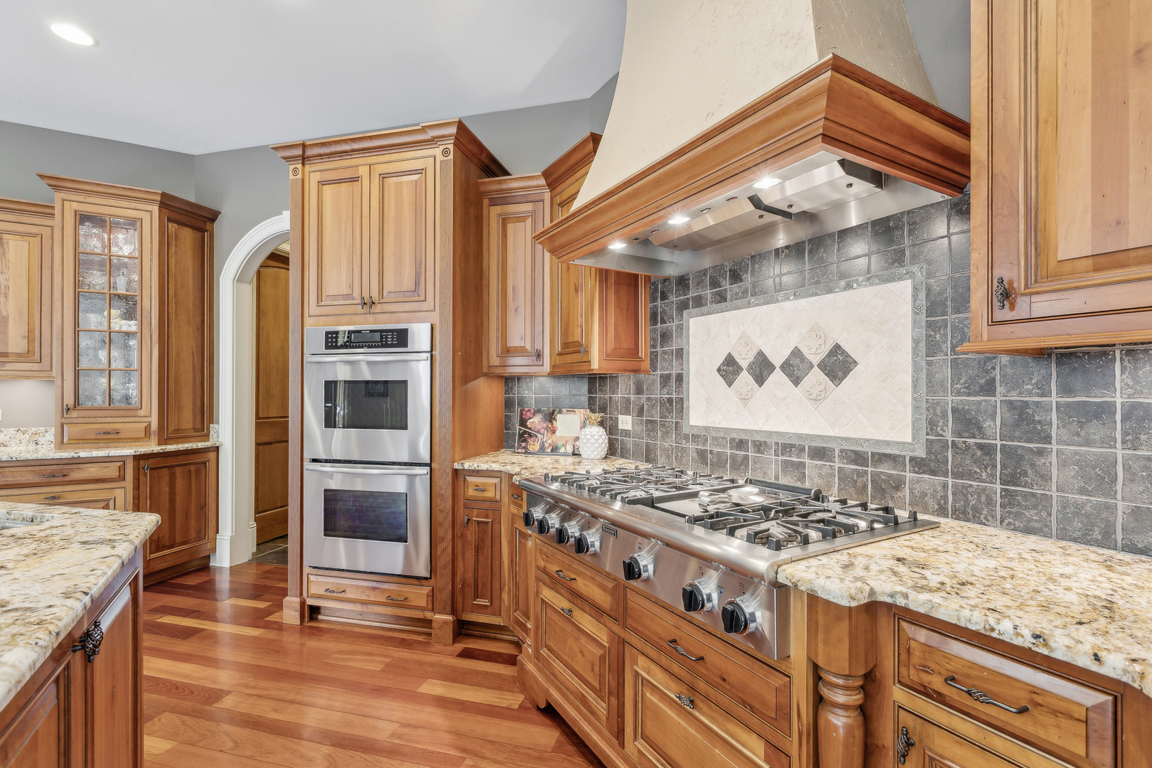 831 Alberosky Way