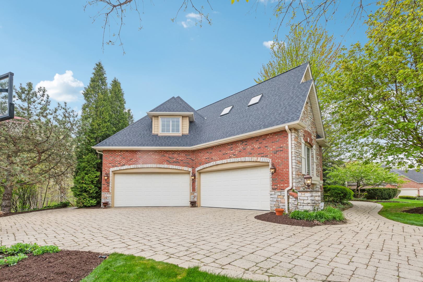 831 Alberosky Way
