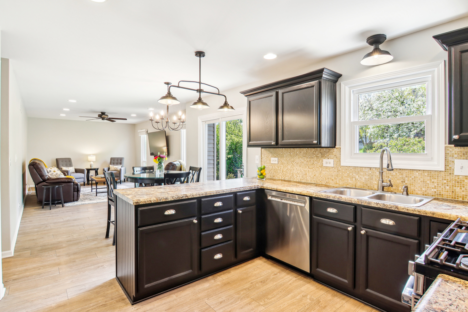 2825 Colonial Drive