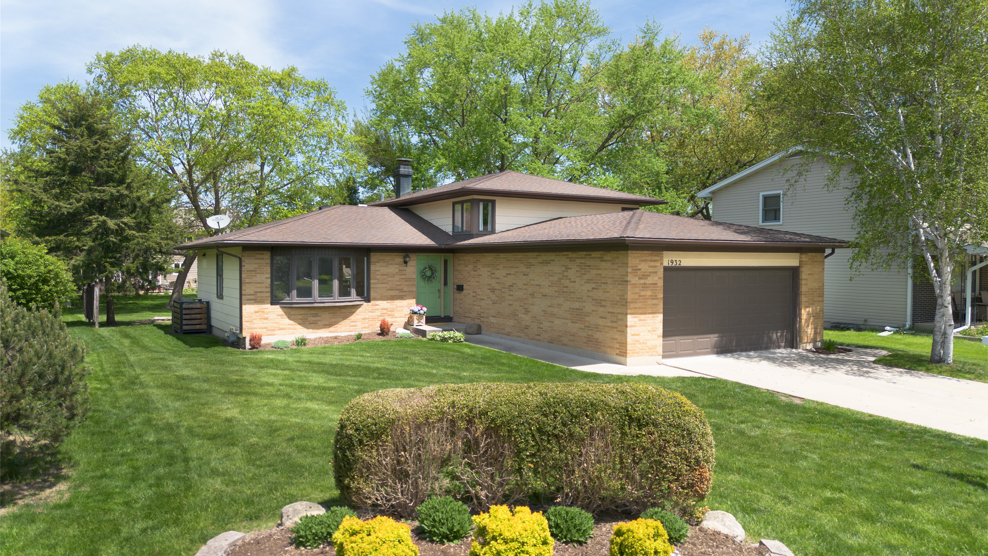 1932 Country Knoll Lane