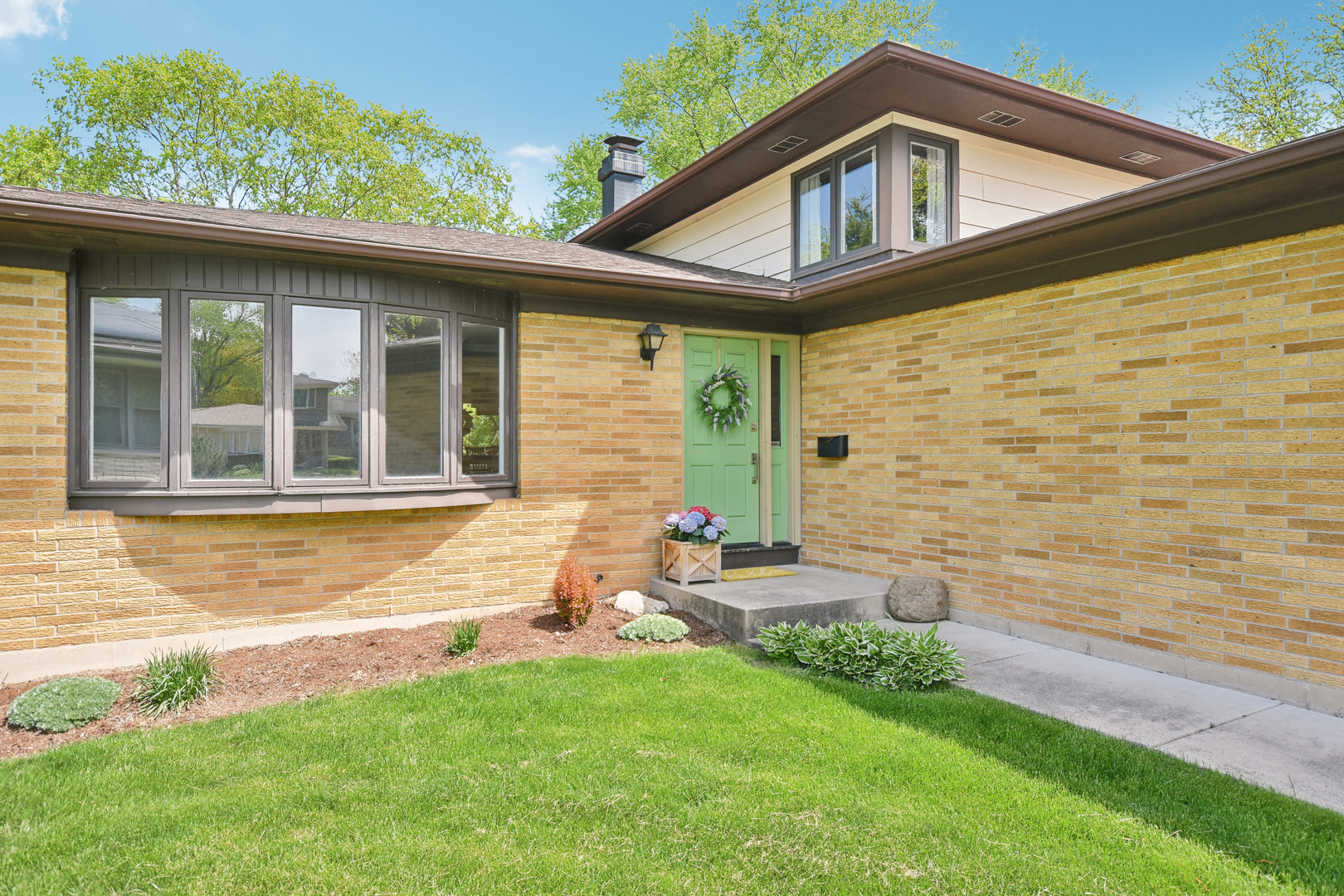 1932 Country Knoll Lane