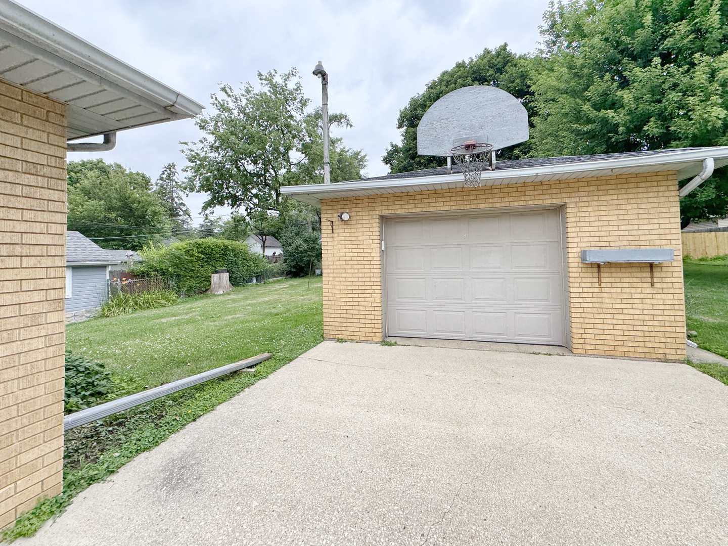598 Oakhill Road