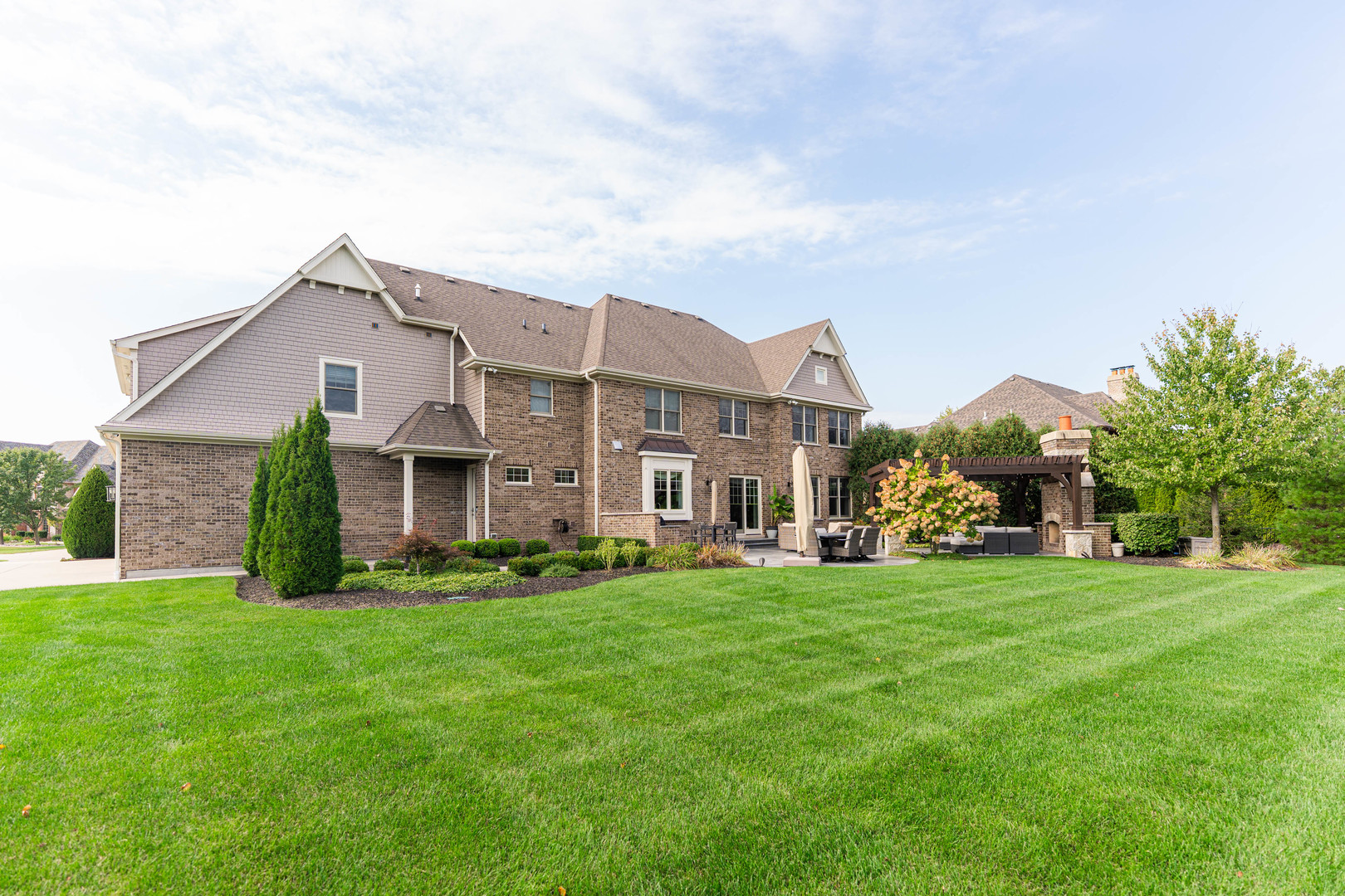 39W162 Long Meadow Lane