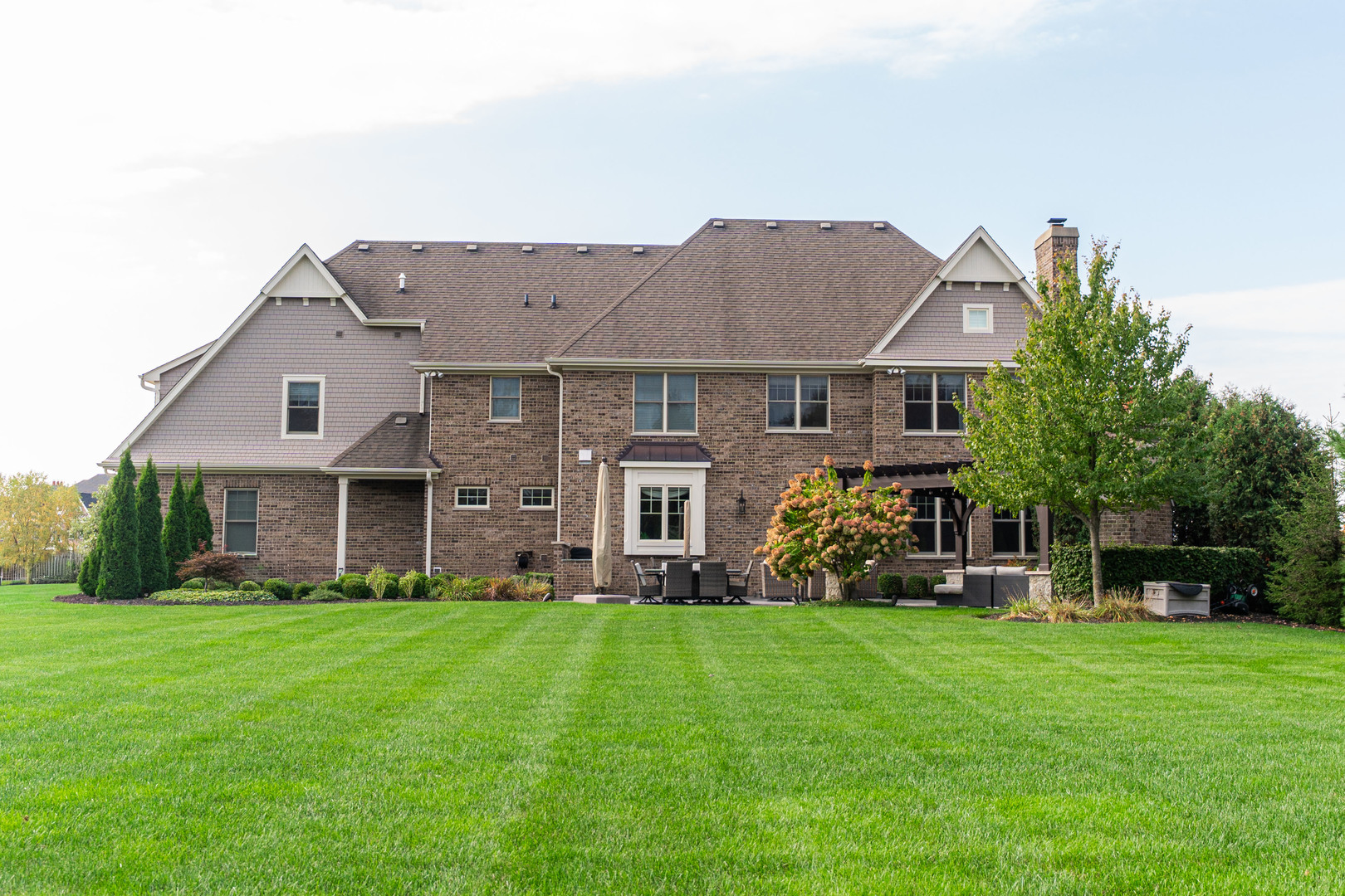 39W162 Long Meadow Lane