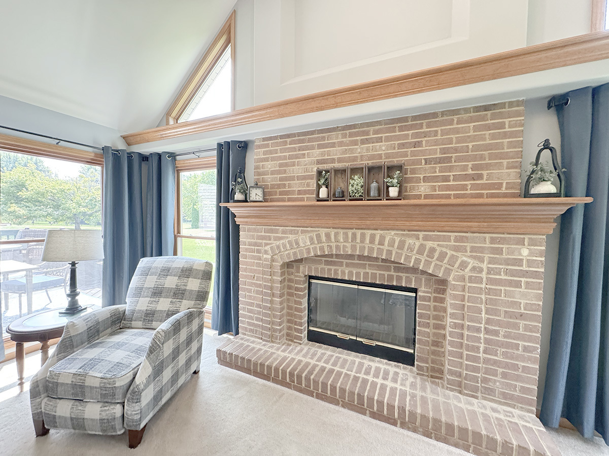 2193 W Thornwood Drive