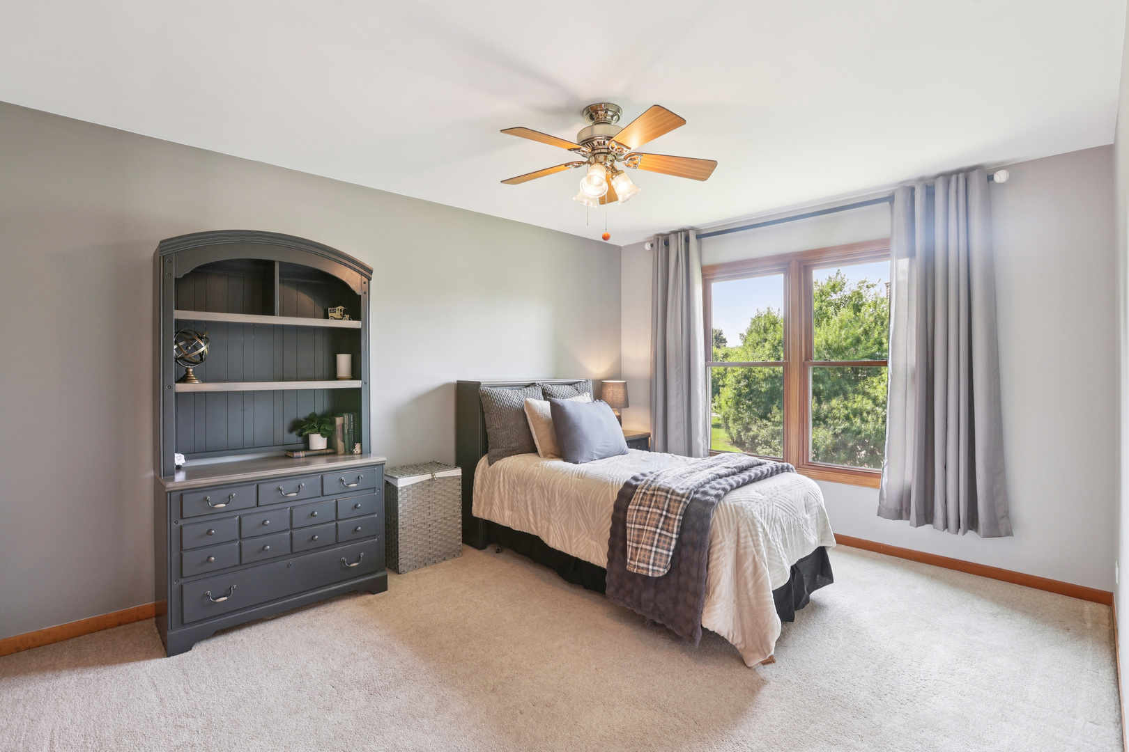 2193 W Thornwood Drive