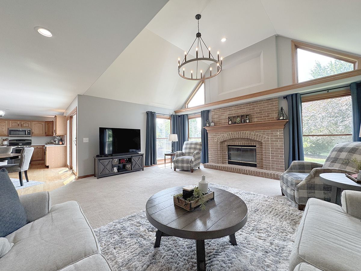 2193 W Thornwood Drive