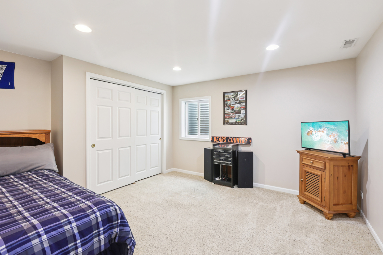 2193 W Thornwood Drive