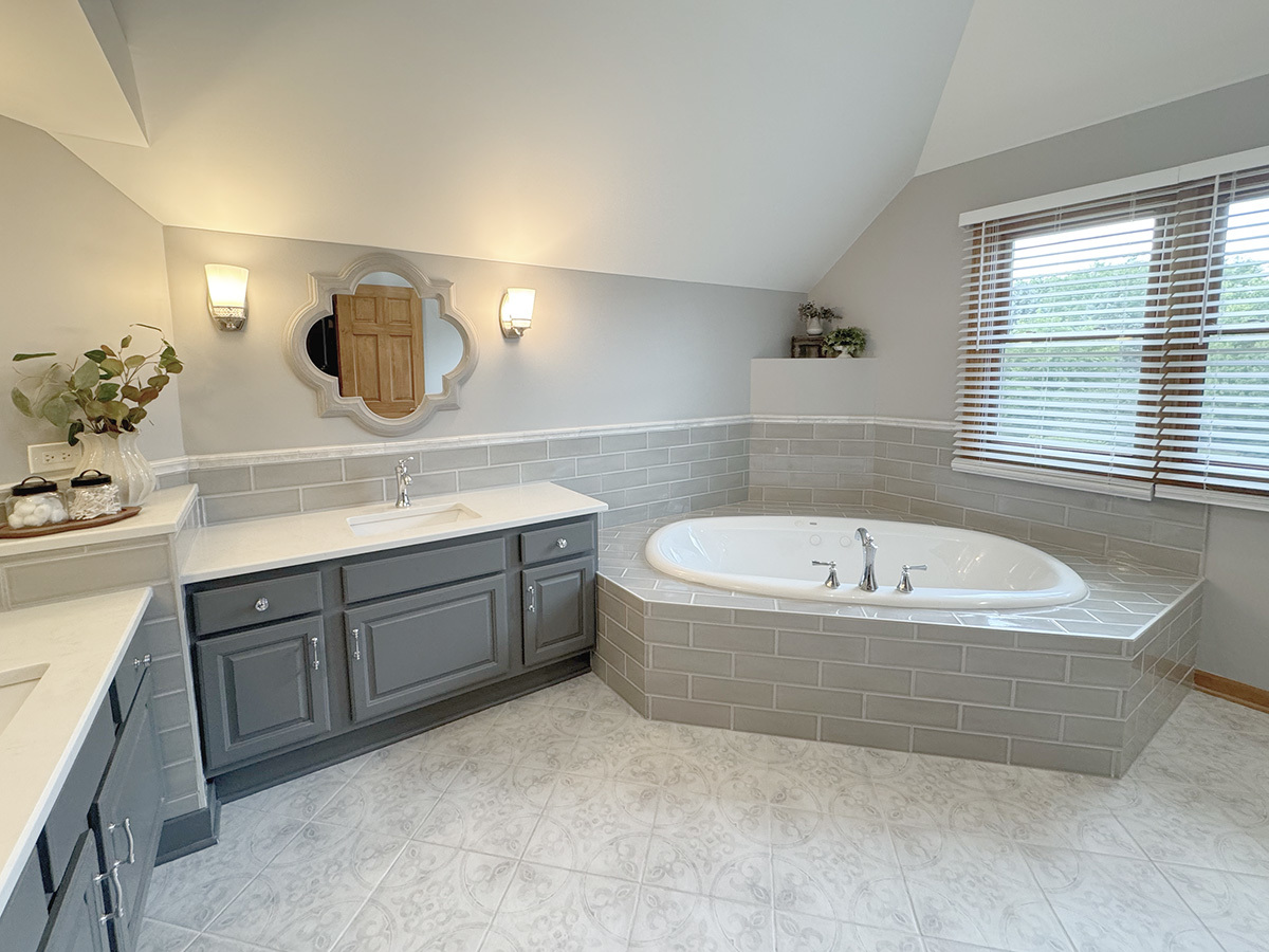 2193 W Thornwood Drive