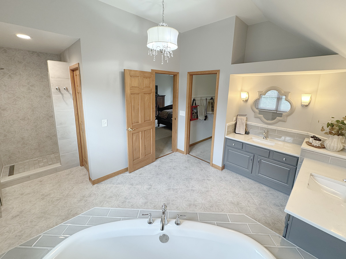 2193 W Thornwood Drive