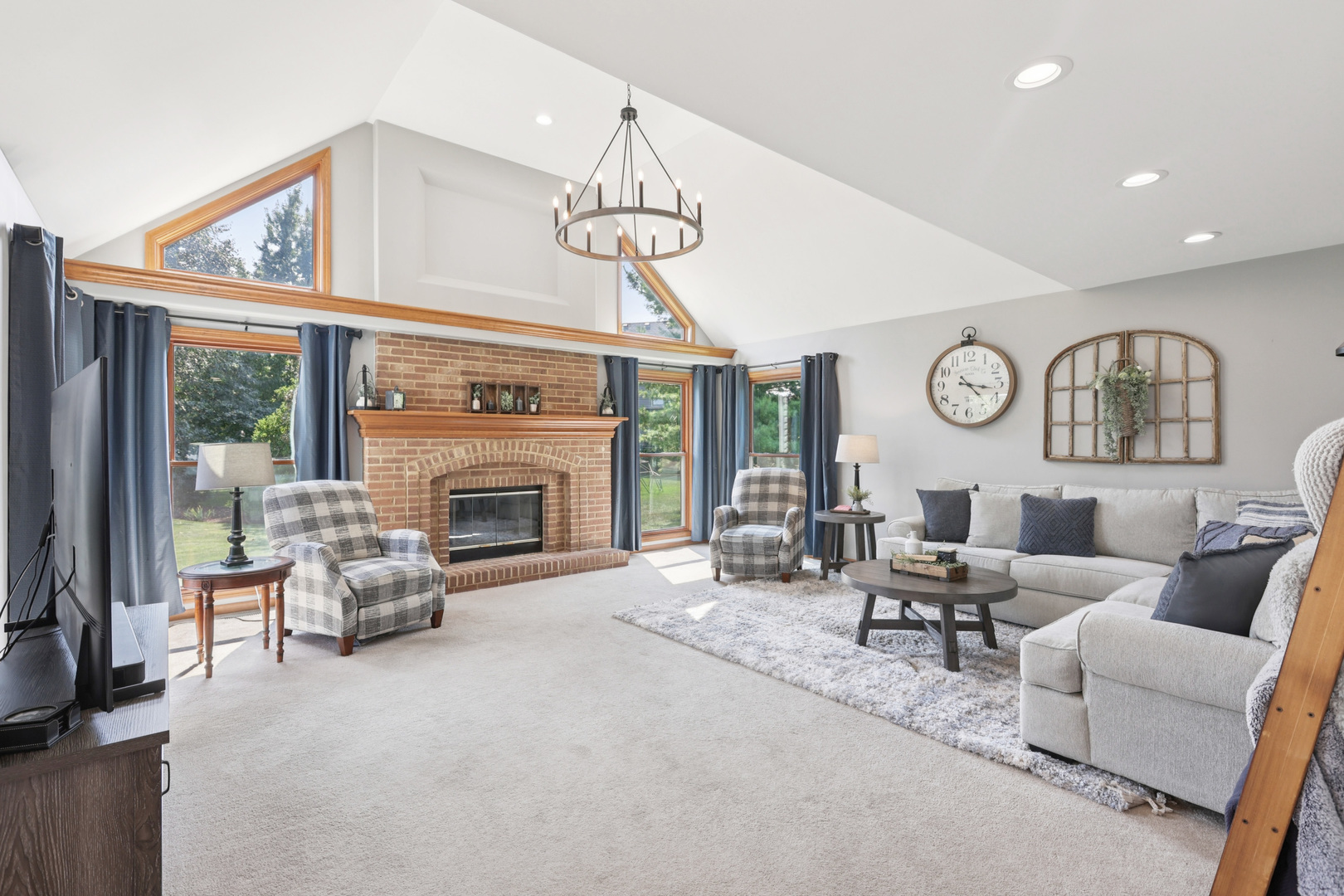 2193 W Thornwood Drive