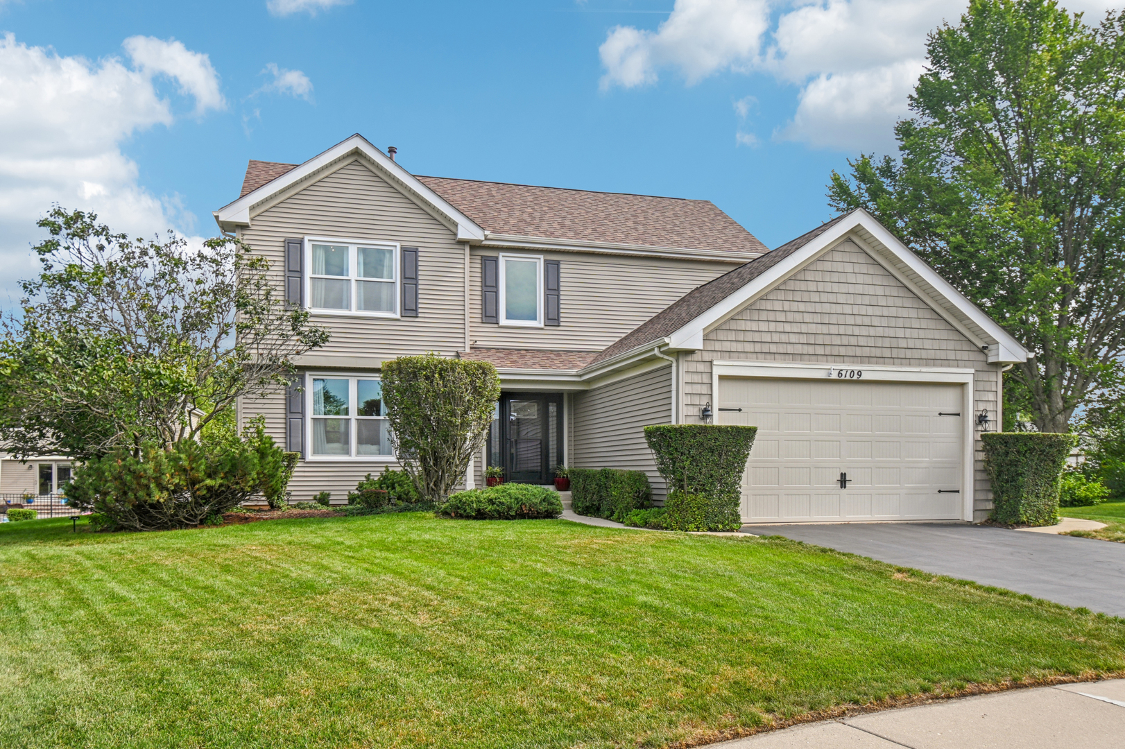 6109 Dunroven Lakes Court