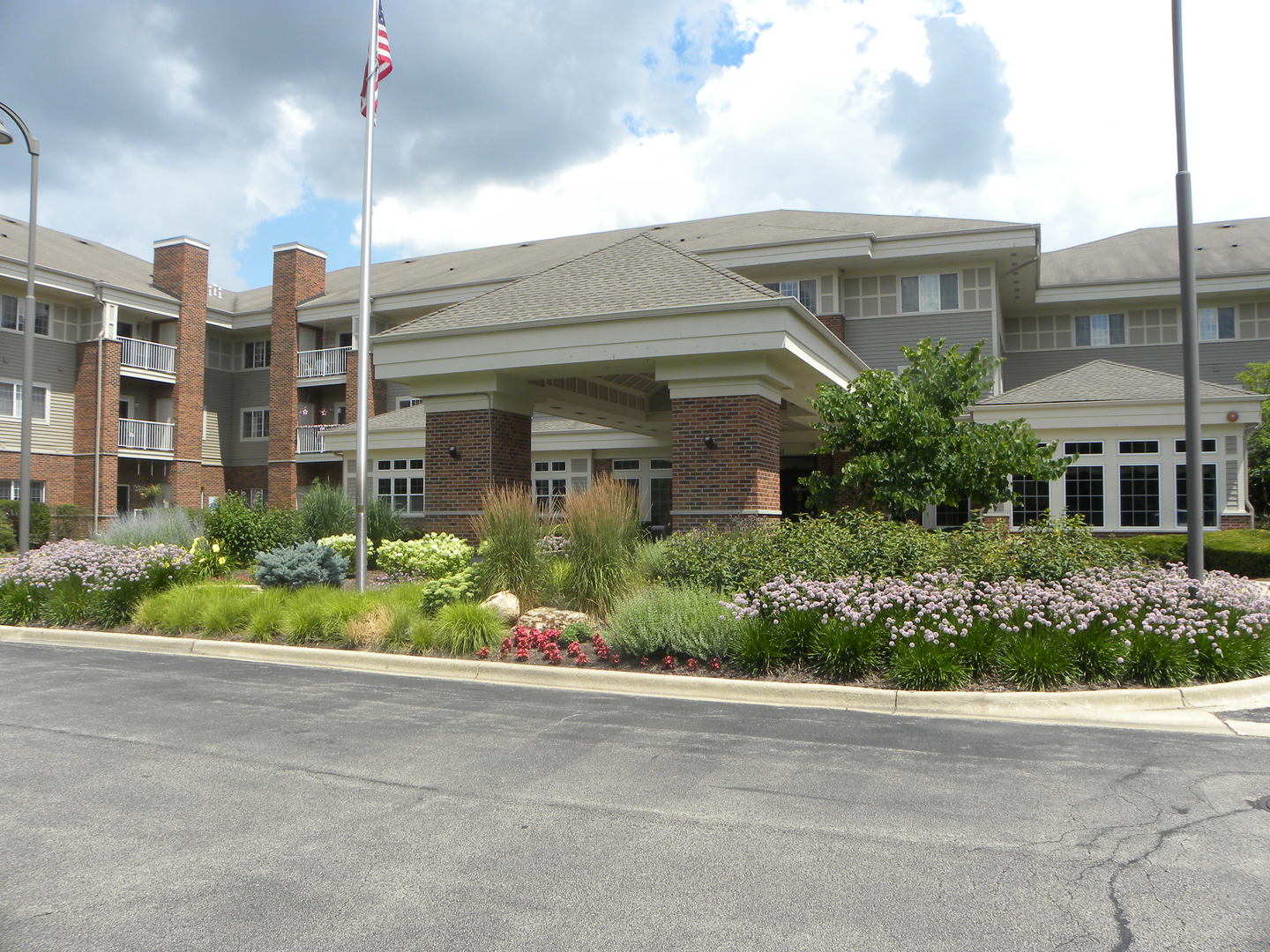 801 N McLean Boulevard Unit: 214
