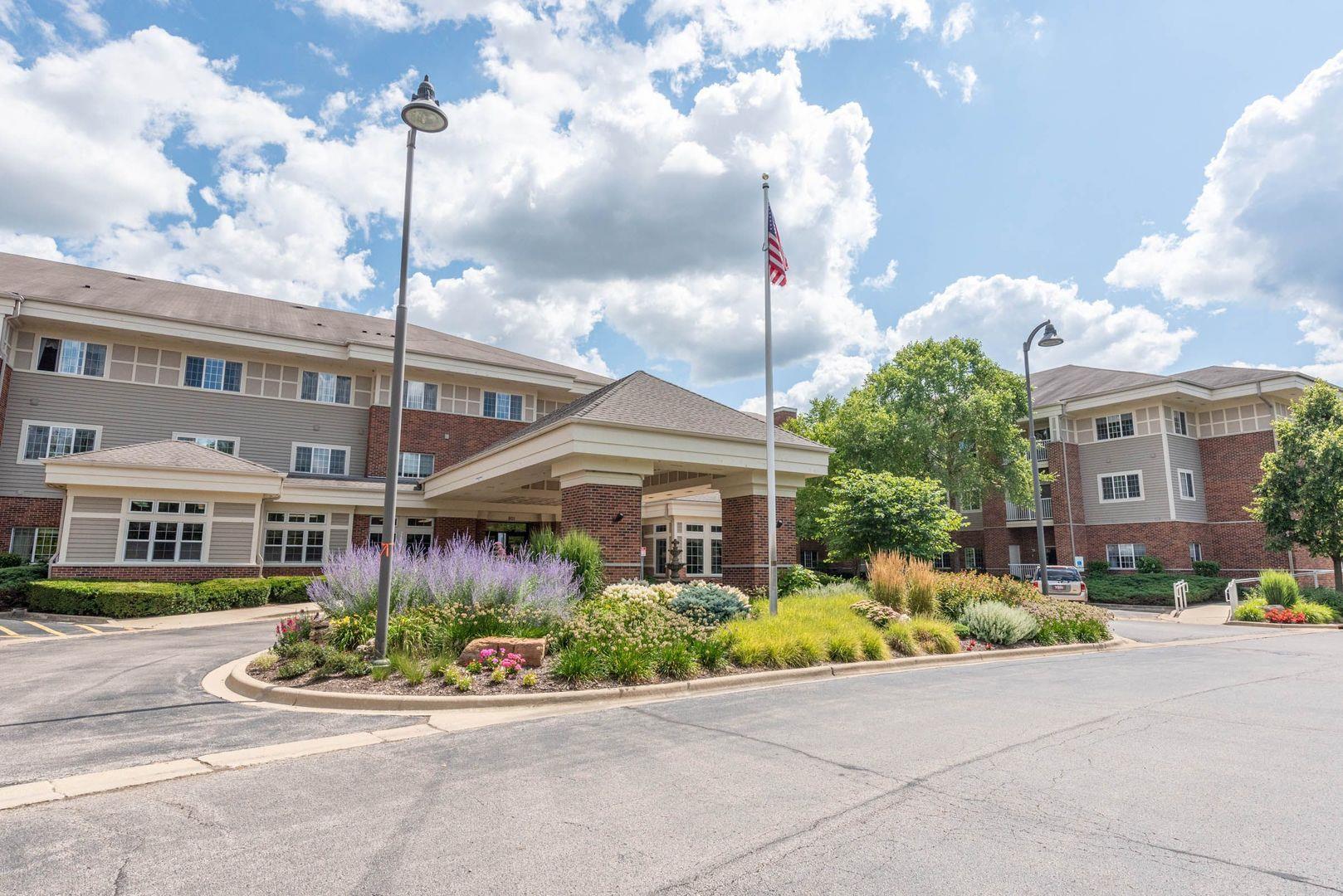 801 N McLean Boulevard Unit: 214
