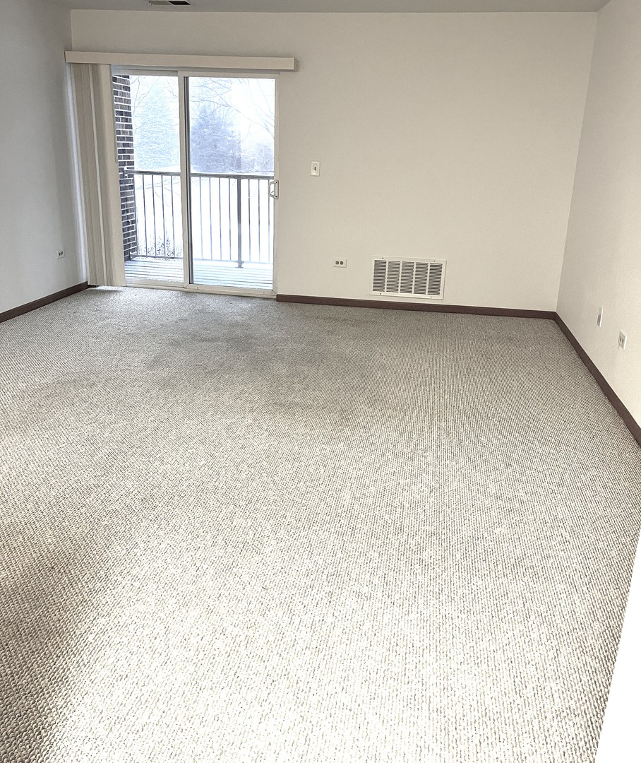 801 N McLean Boulevard Unit: 214