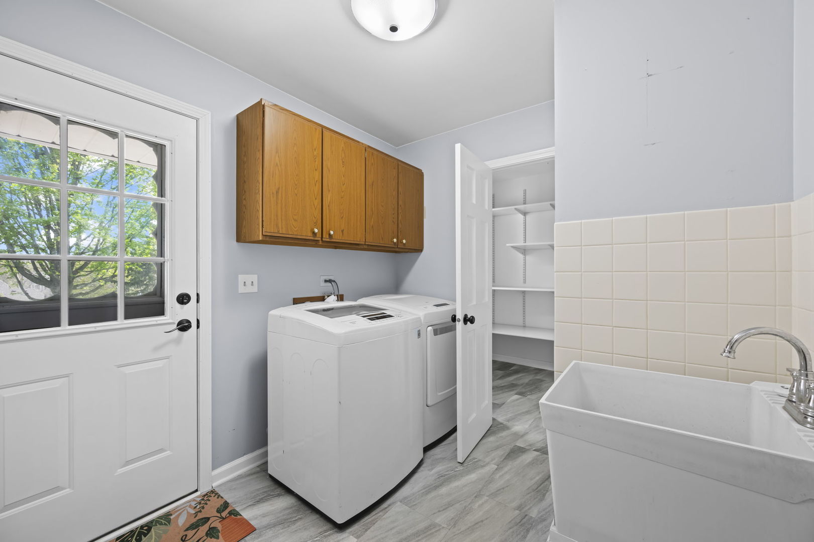 3551 Lakeview Drive