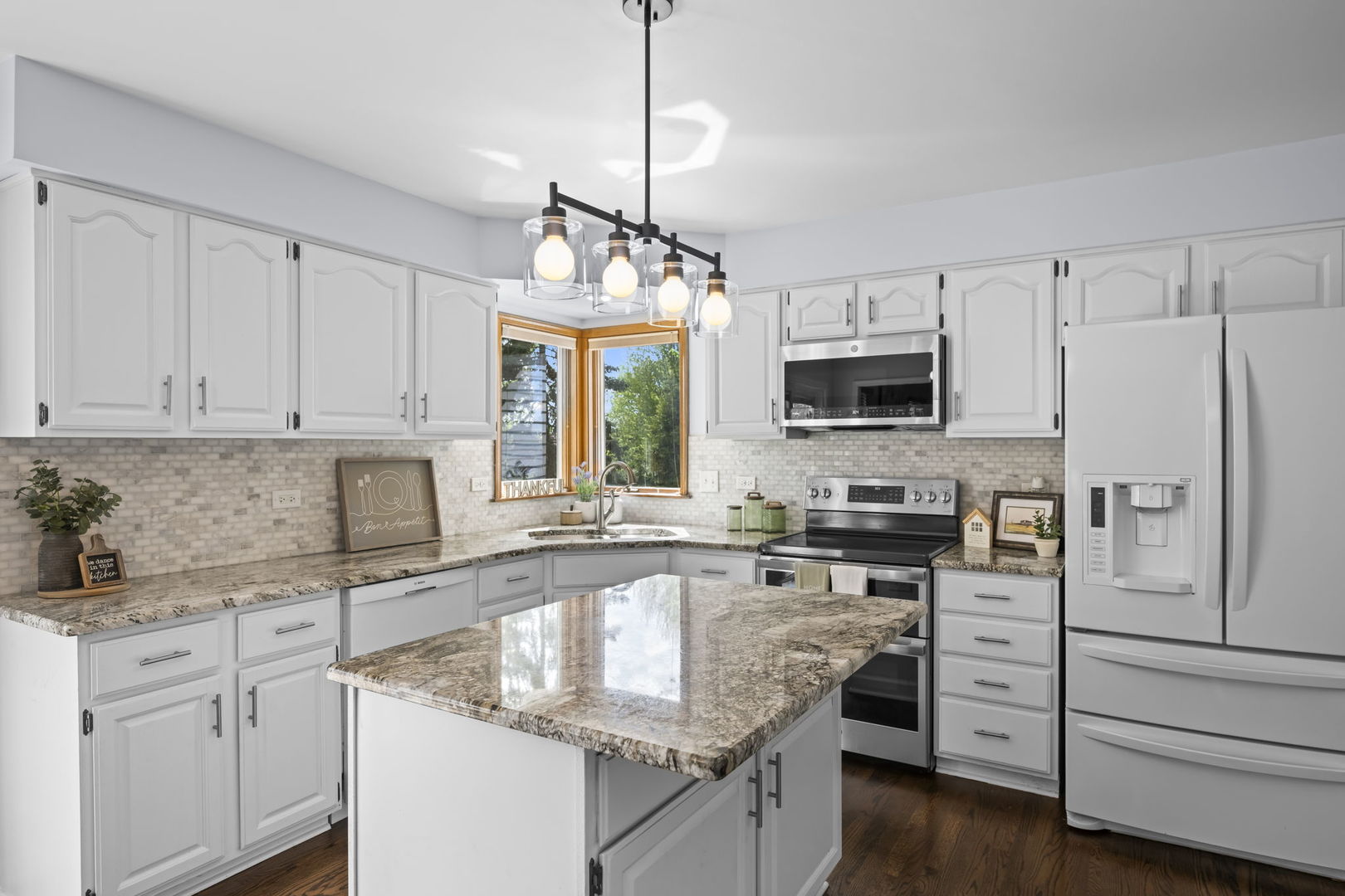 3551 Lakeview Drive