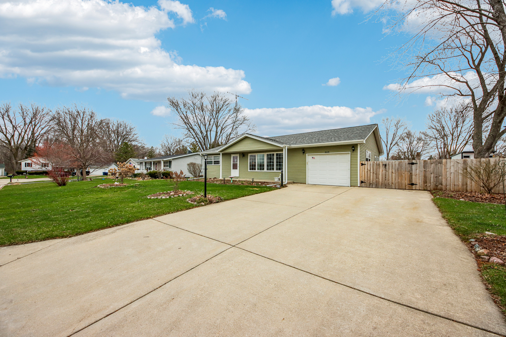 1618 Pine Trail