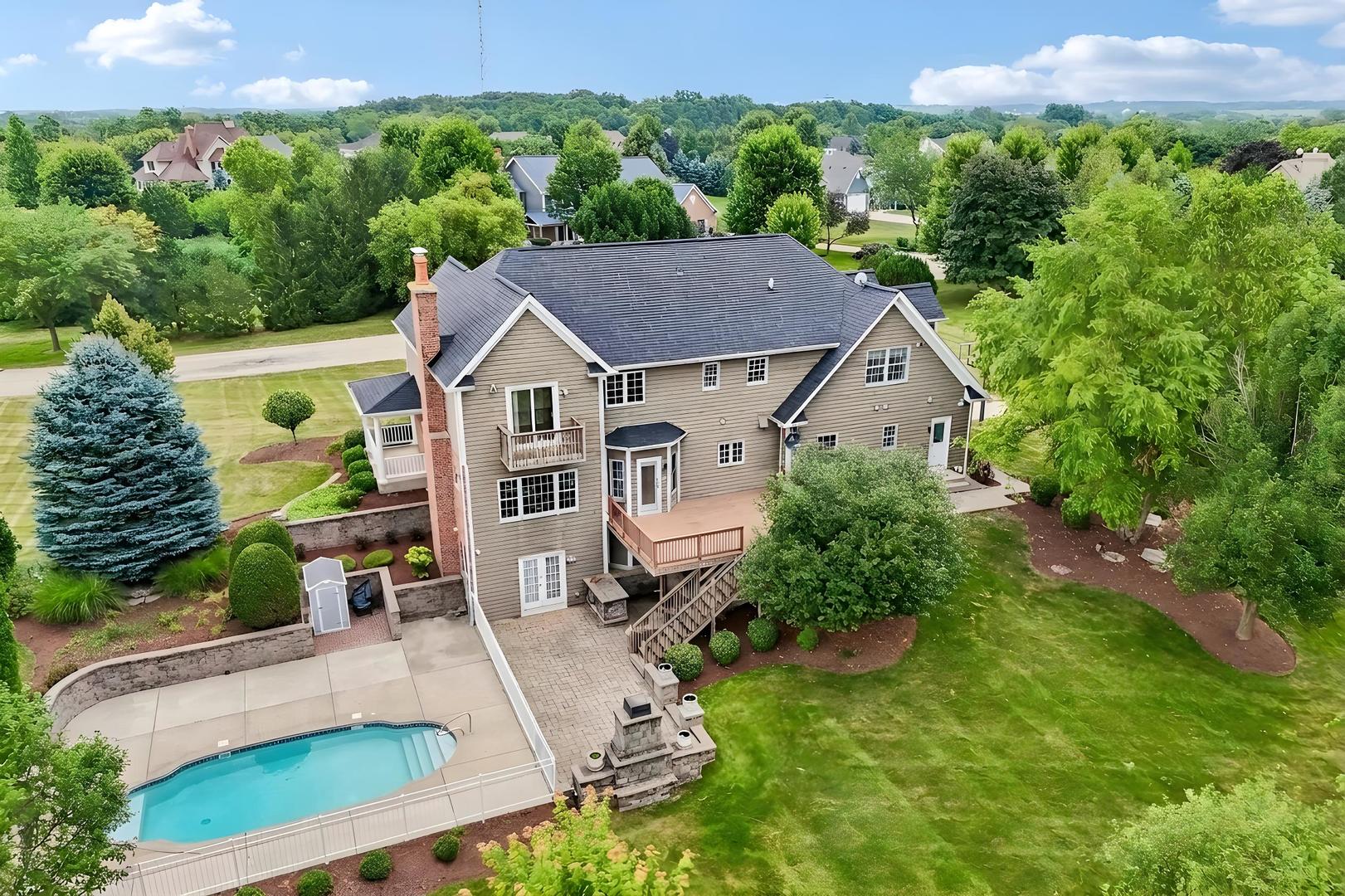 385 Valley Way