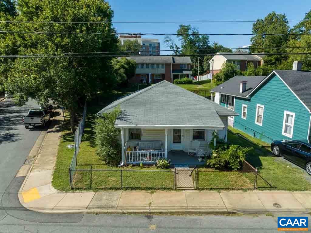 916 PAGE ST