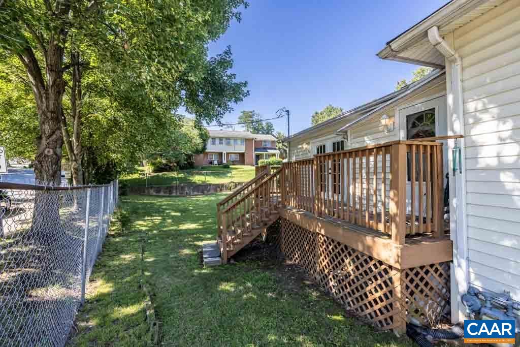 916 PAGE ST