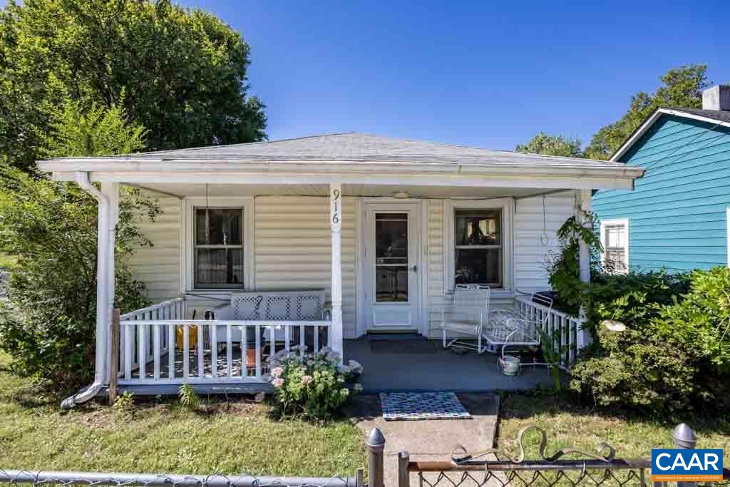916 PAGE ST