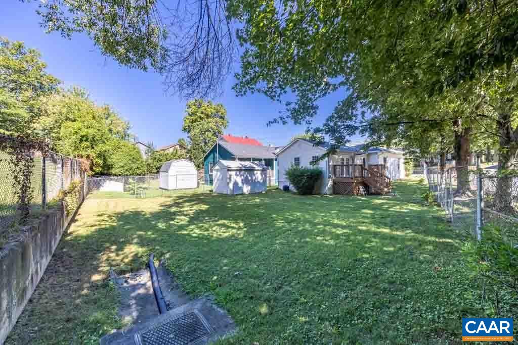 916 PAGE ST