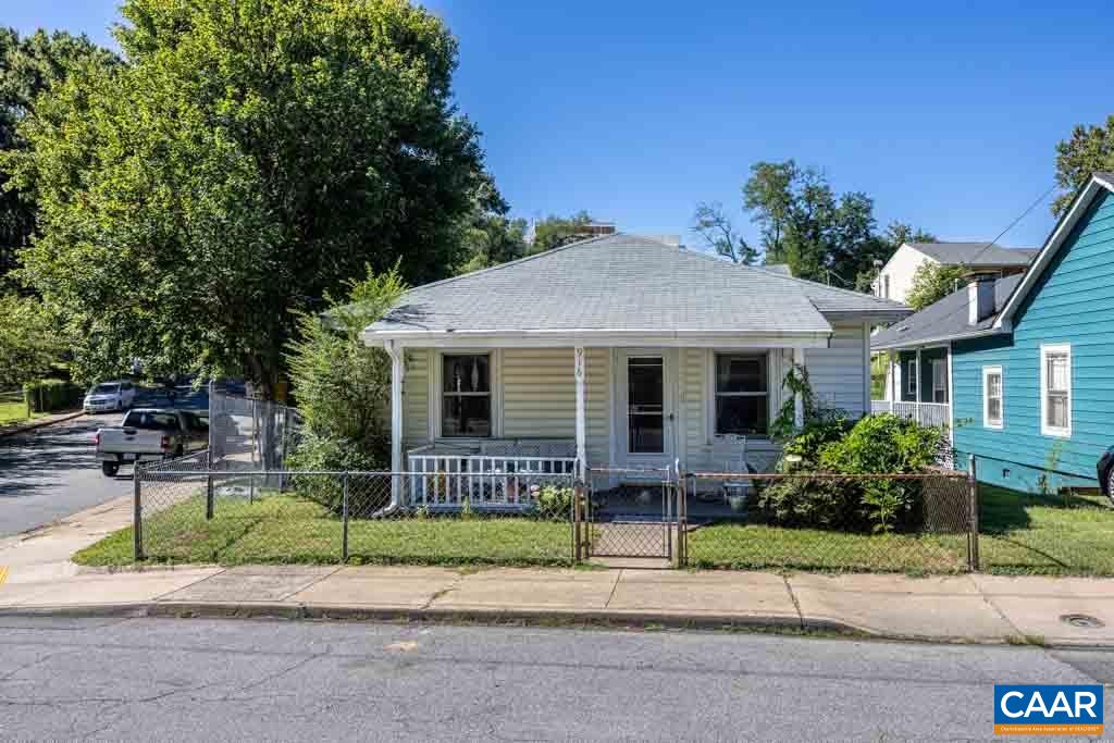 916 PAGE ST