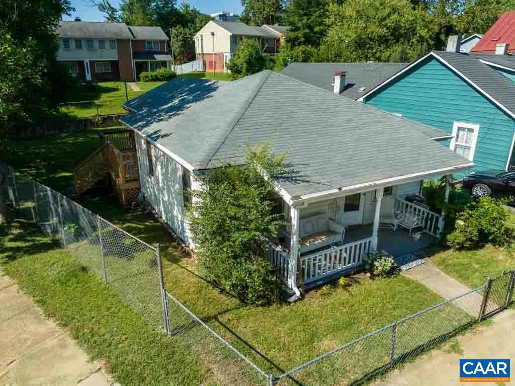 916 PAGE ST