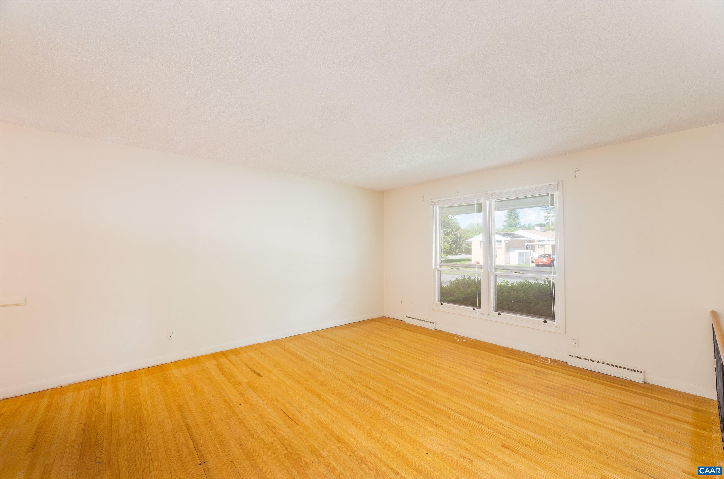 1292 KENWOOD LN