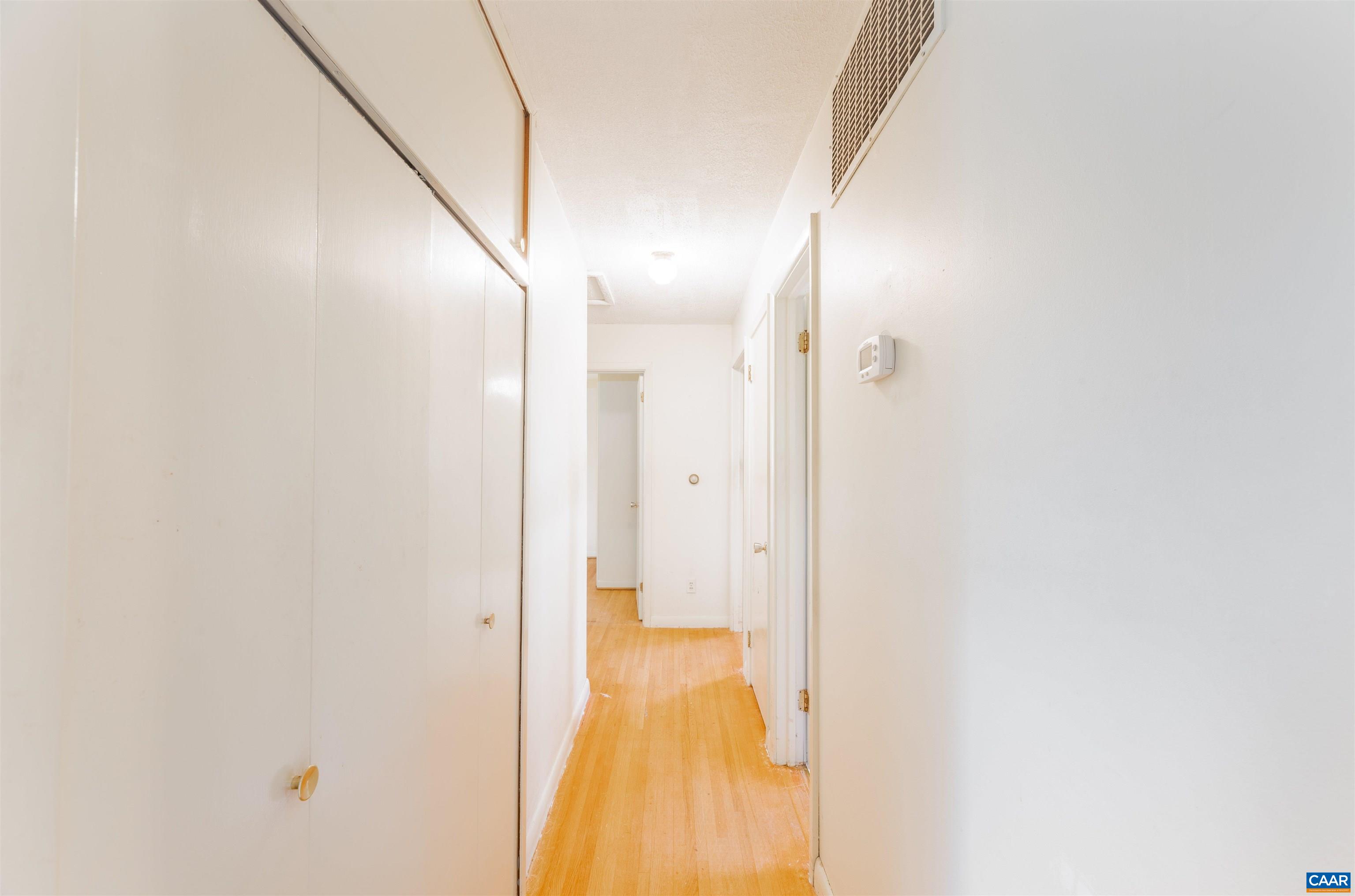 1292 KENWOOD LN