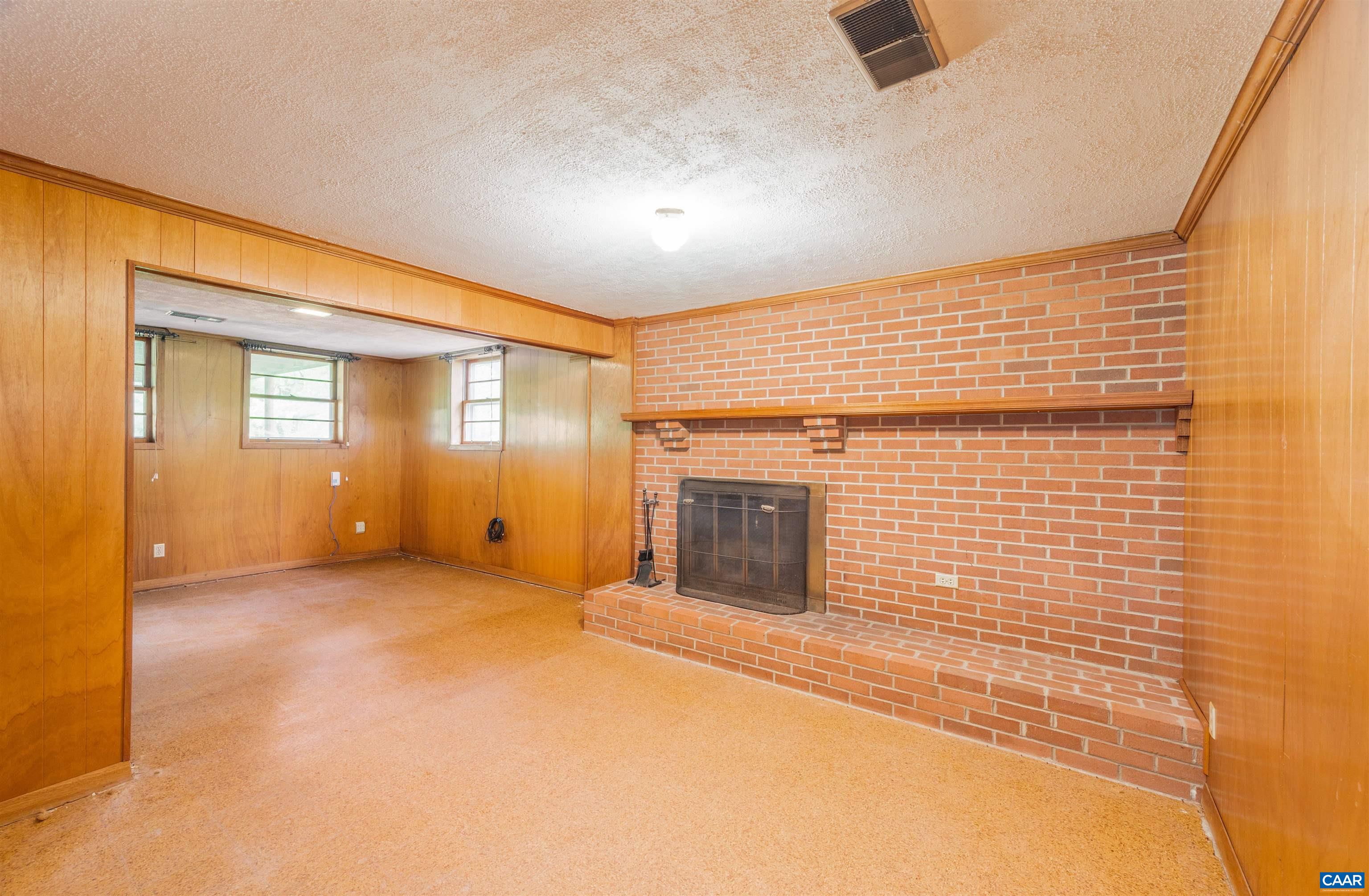 1292 KENWOOD LN