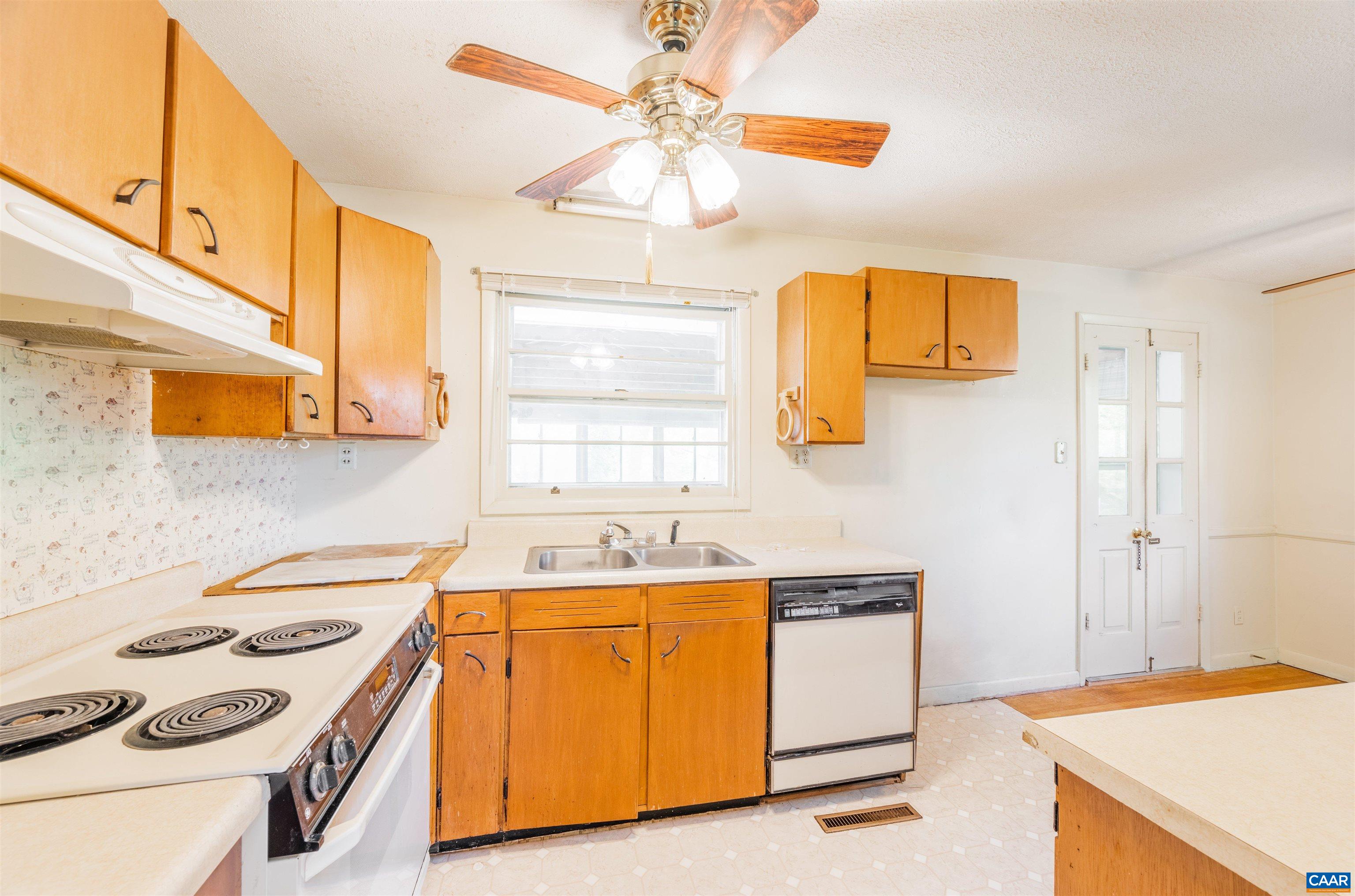 1292 KENWOOD LN