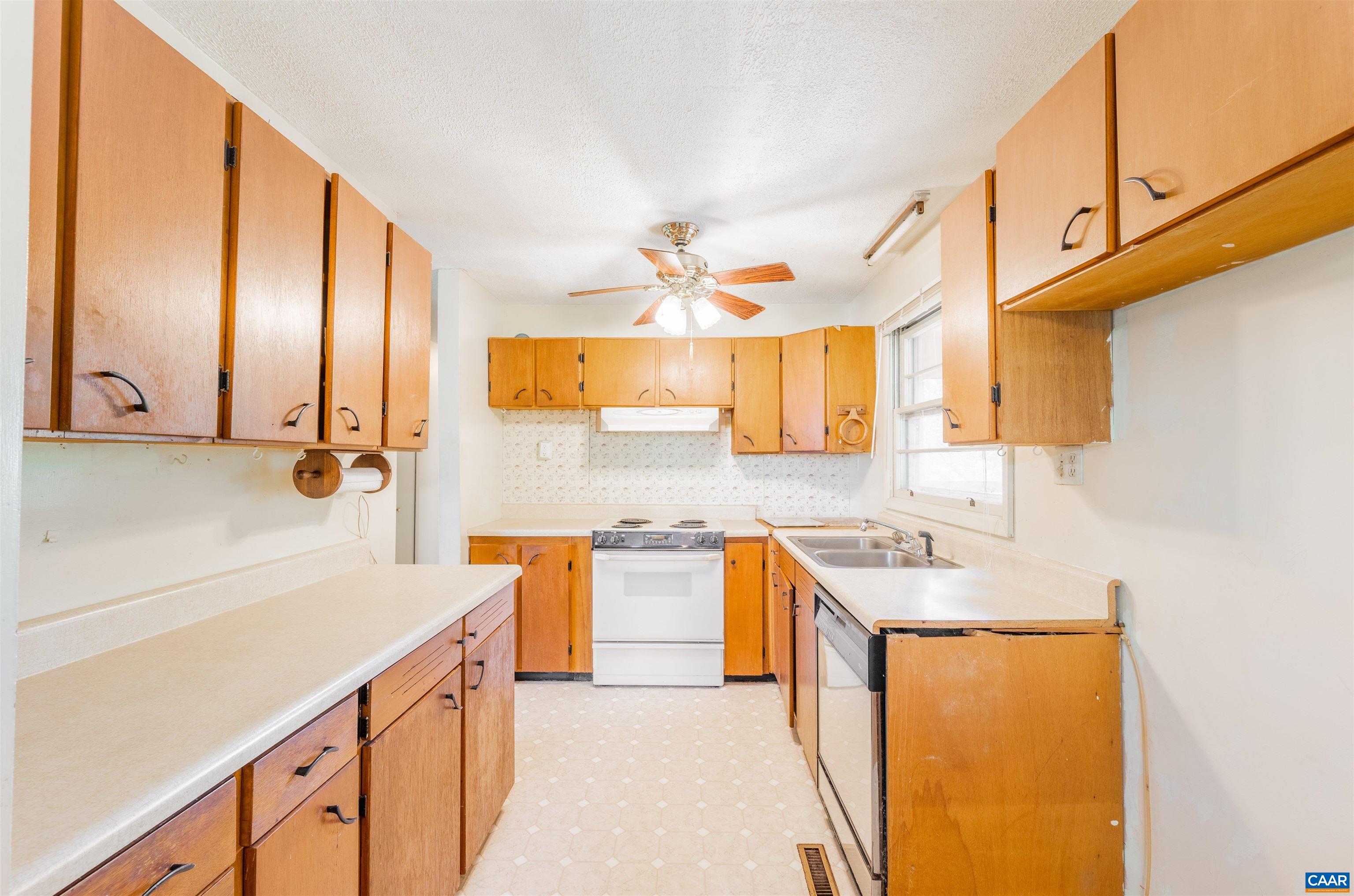 1292 KENWOOD LN