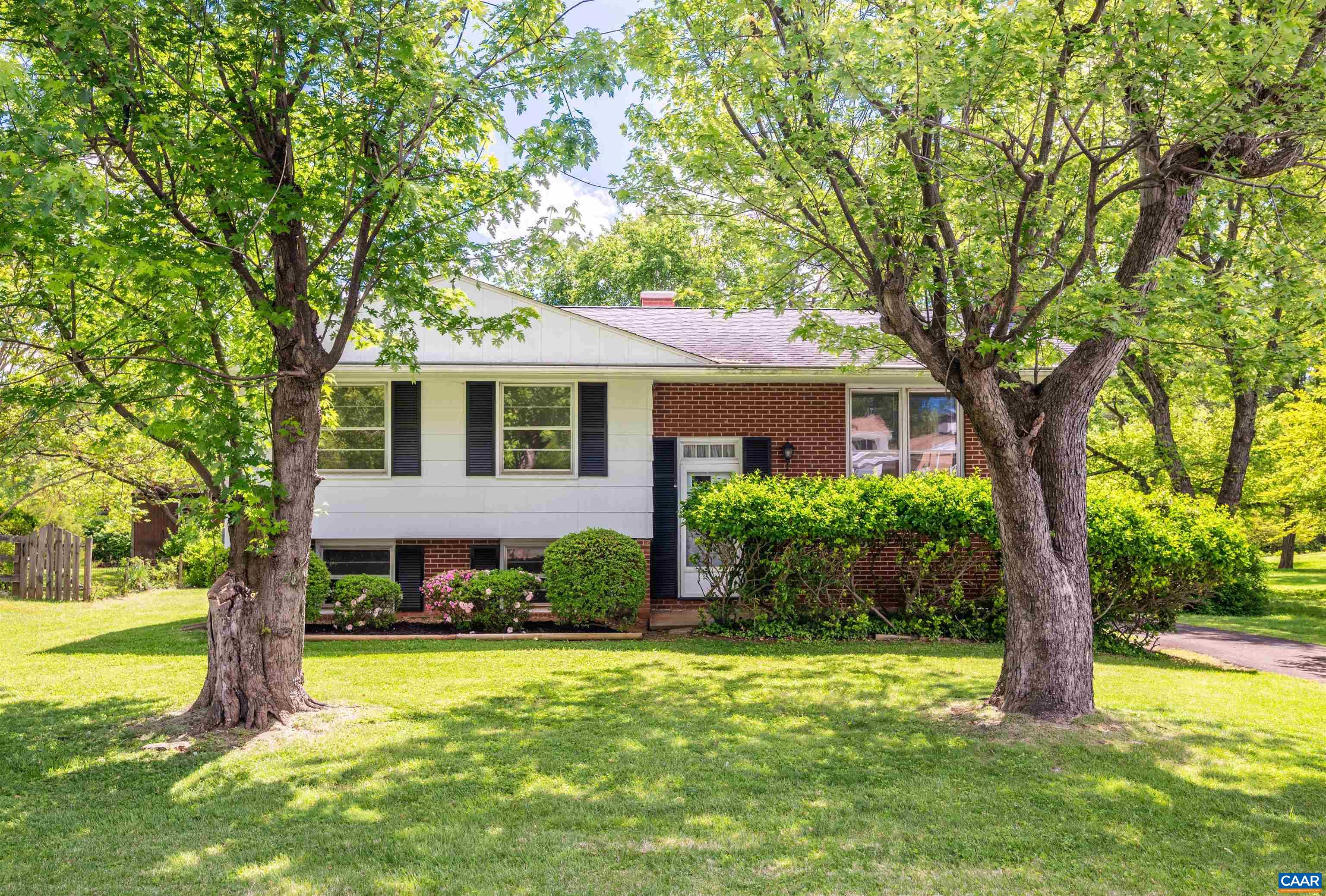 1292 KENWOOD LN