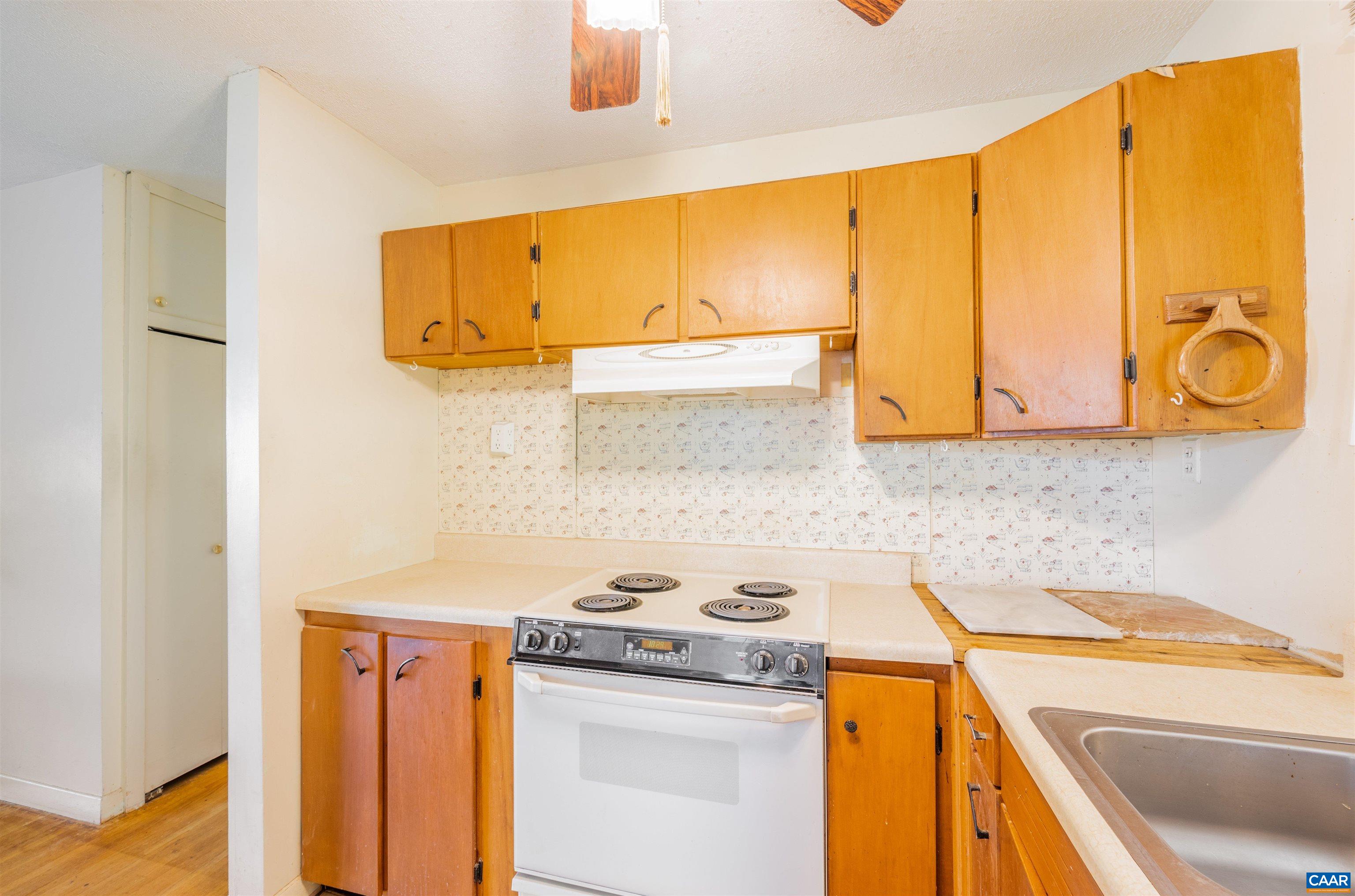 1292 KENWOOD LN