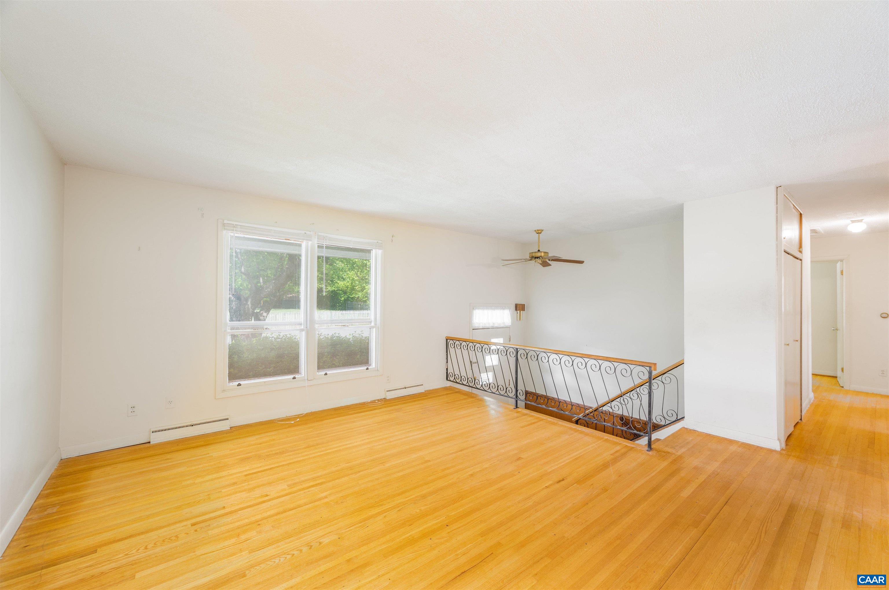 1292 KENWOOD LN