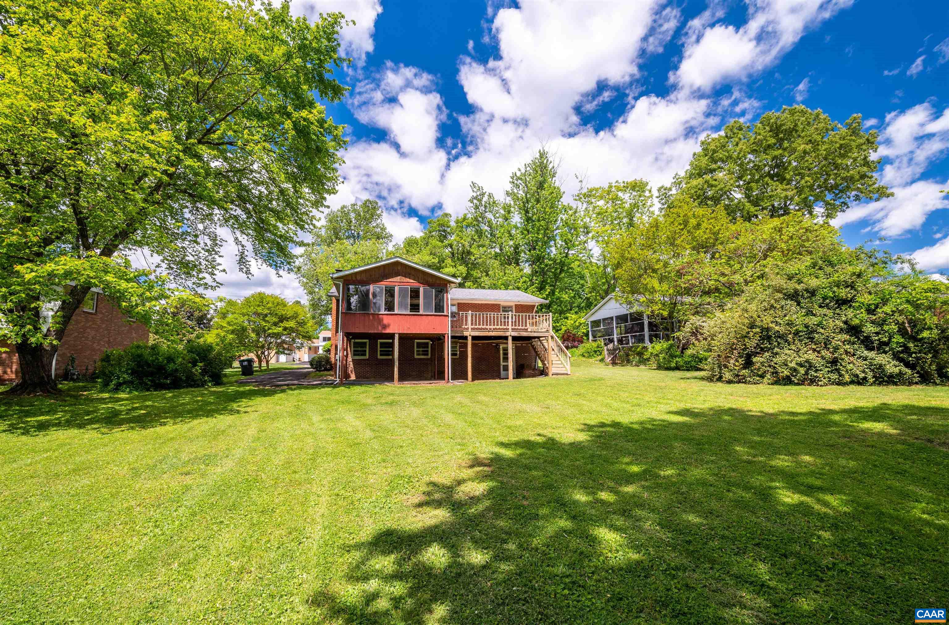 1292 KENWOOD LN