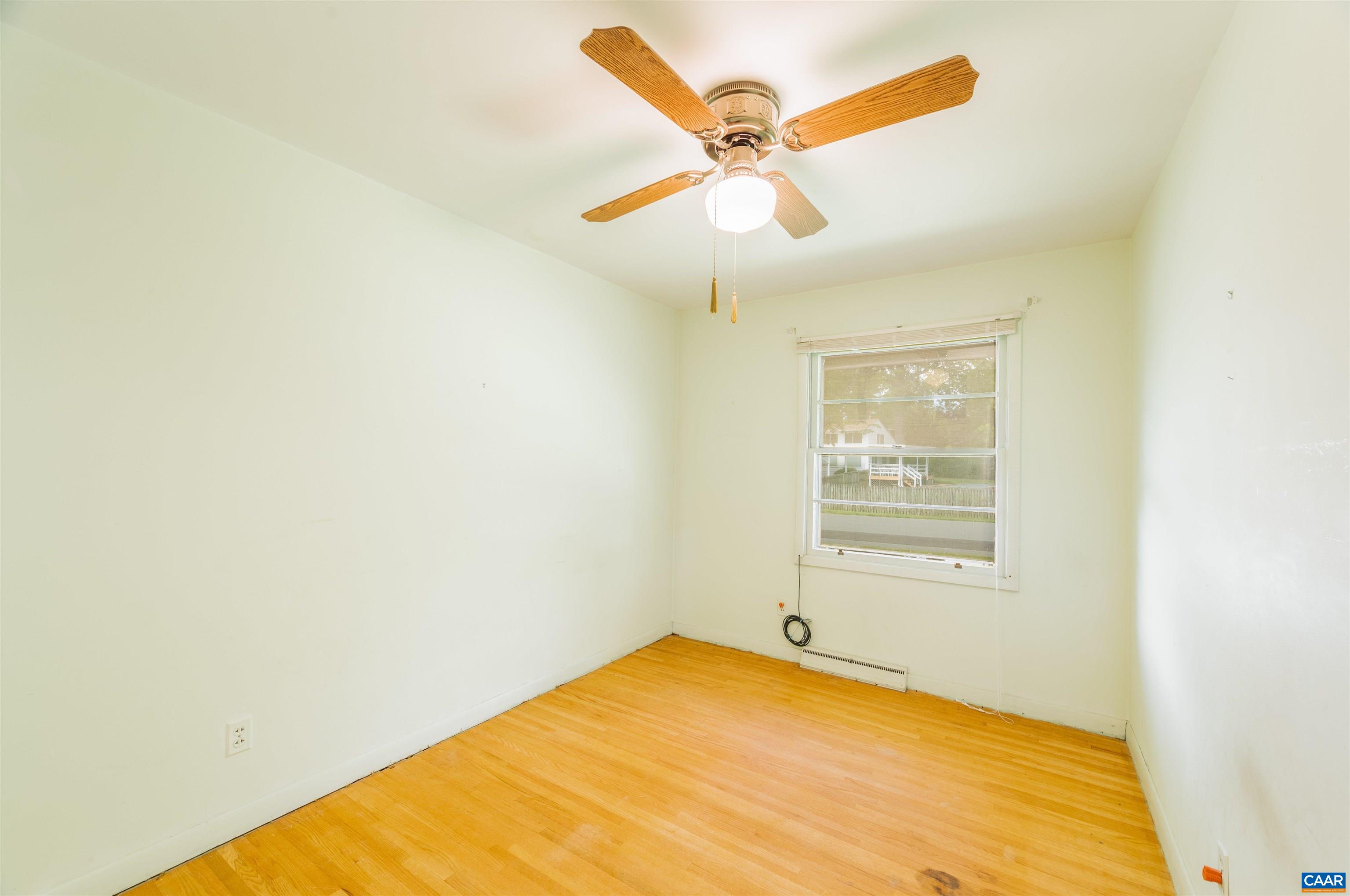 1292 KENWOOD LN