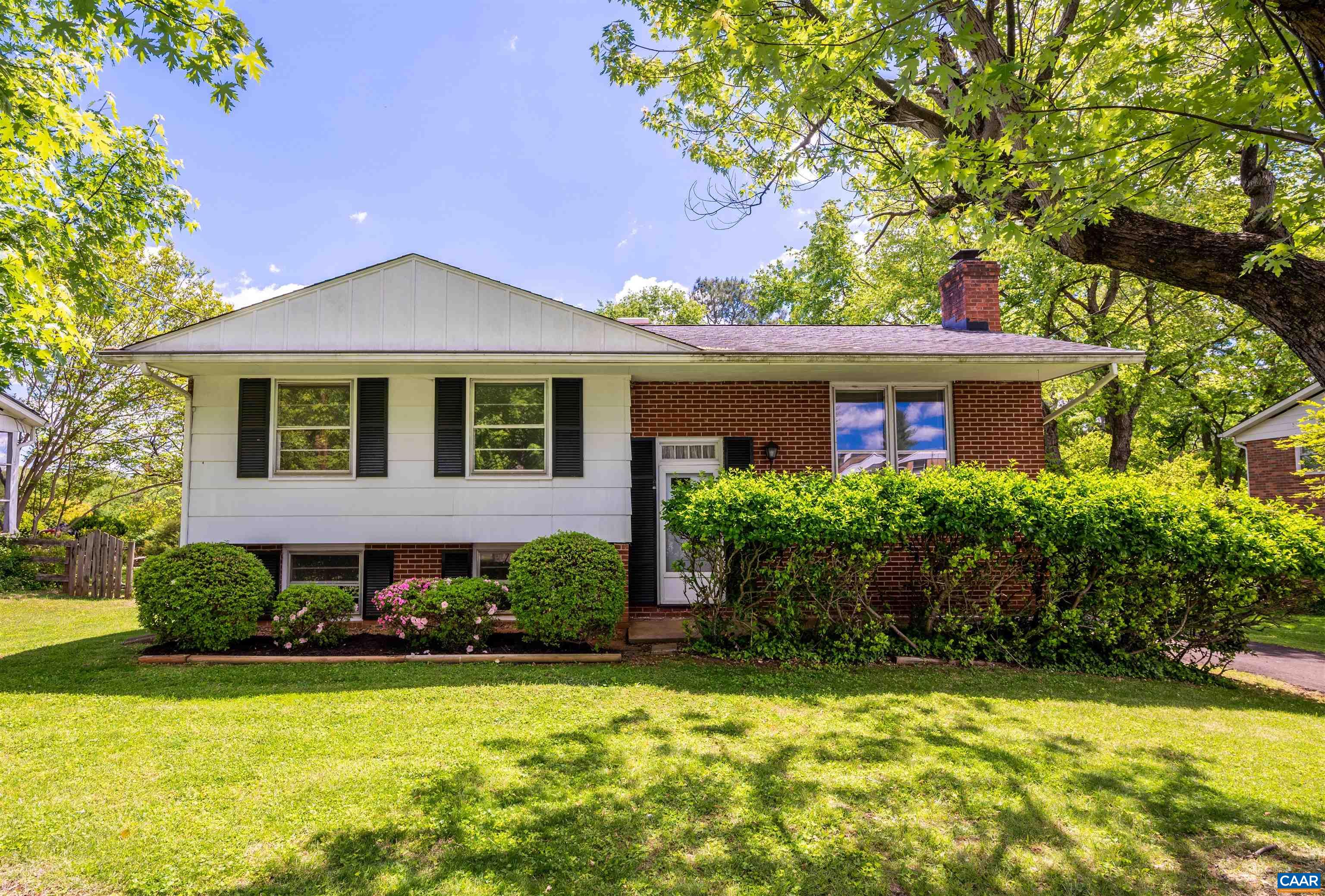 1292 KENWOOD LN