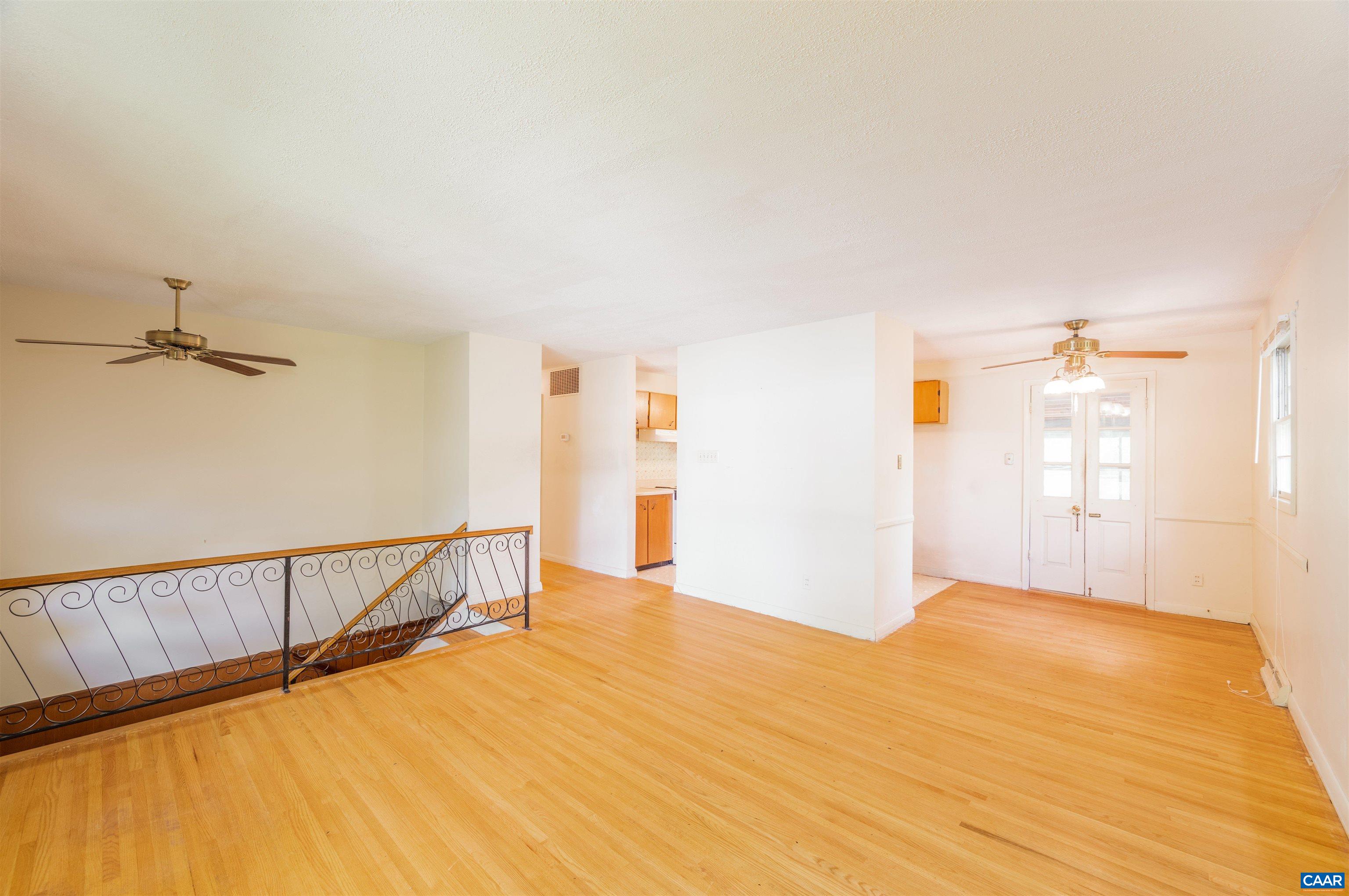 1292 KENWOOD LN