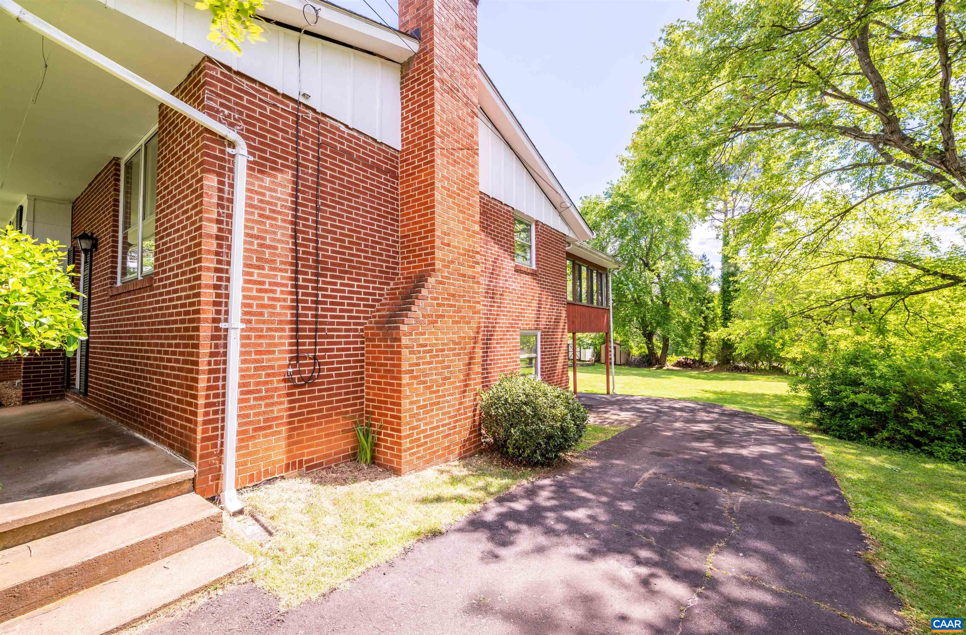 1292 KENWOOD LN