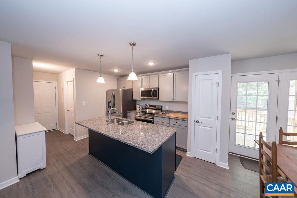 12 MOREWOOD PL