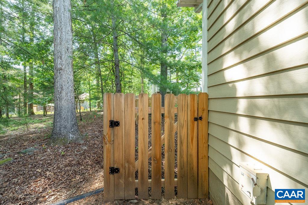 6 PIEDMONT LN