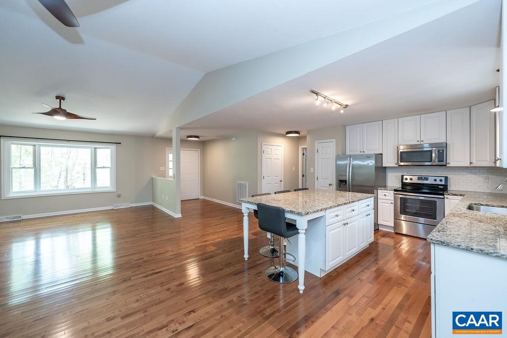 6 PIEDMONT LN