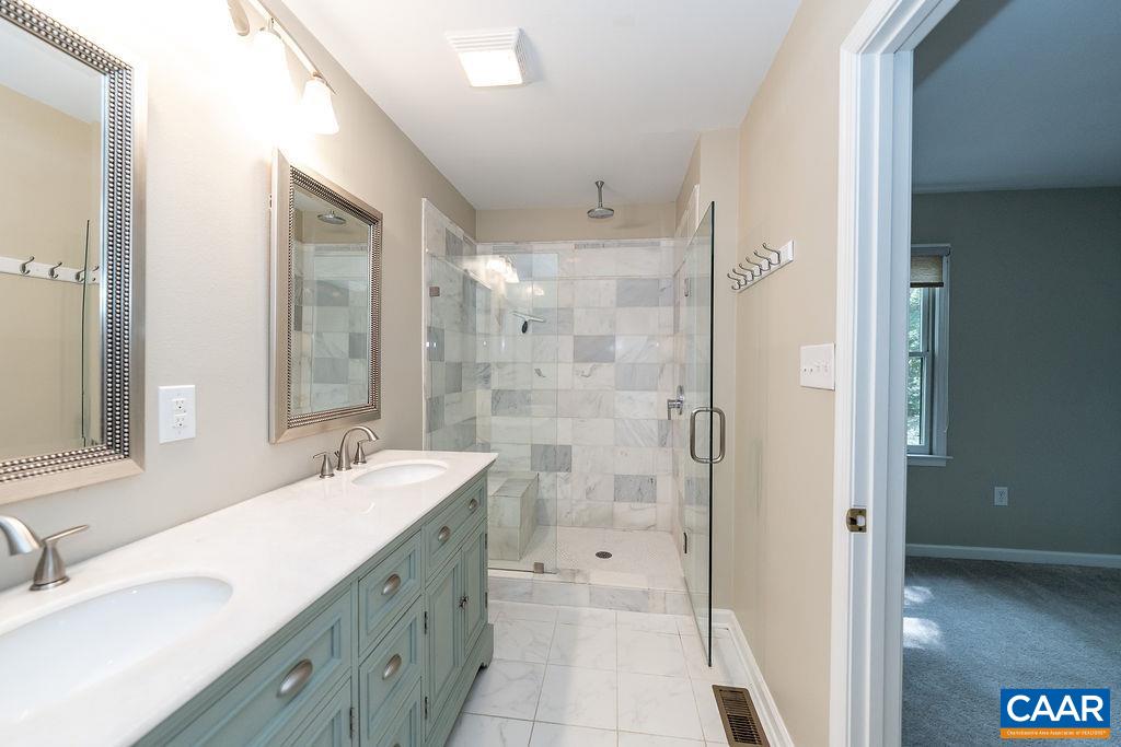 6 PIEDMONT LN